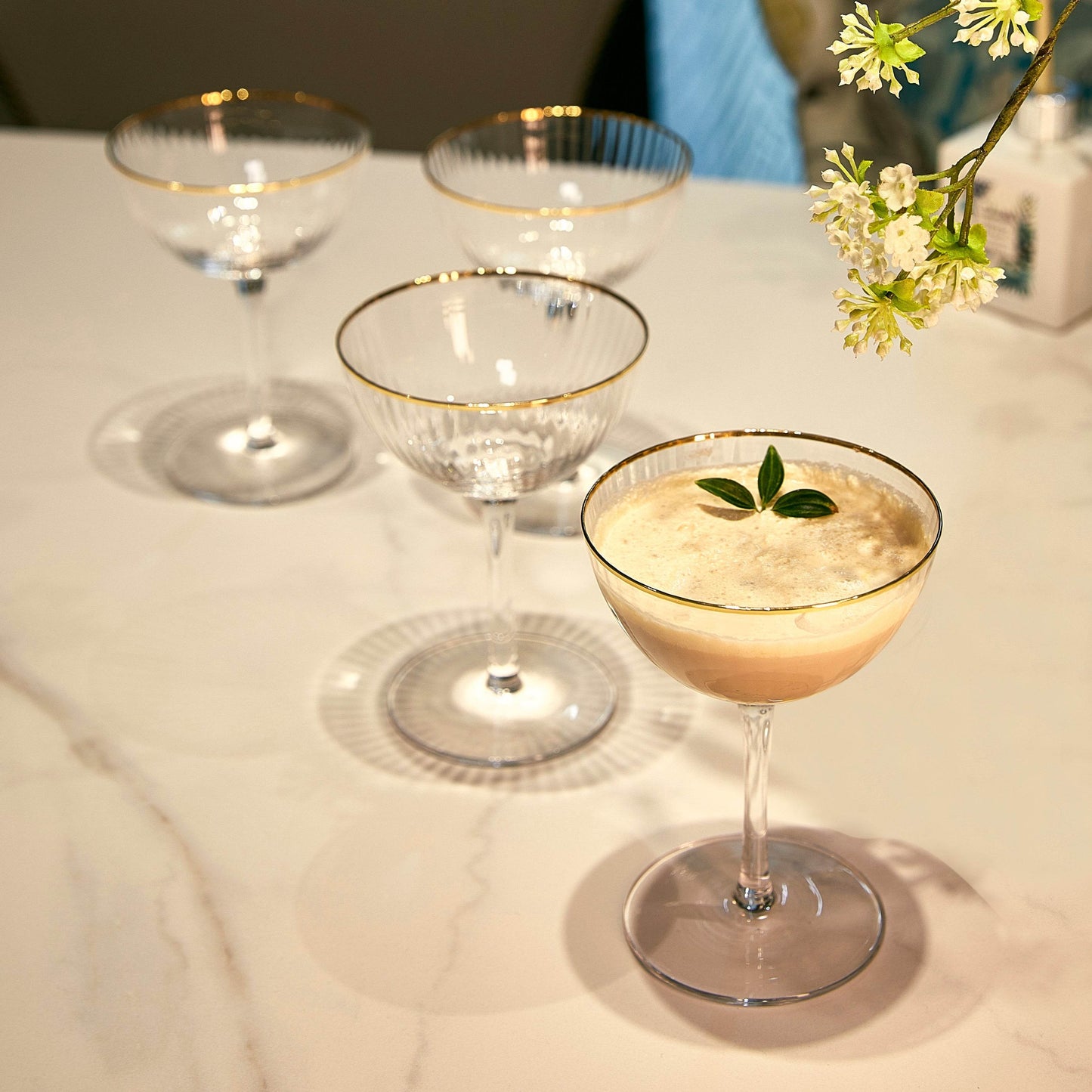 The Wine Savant Gold Rim Glasses 6 oz, Set of 4 Gold Rim Classic Manhattan Glasses For Martini, Cocktails, Champagne, Water & Wine - Classic Coupes Gilded Rimed, Crystal with Stems, Coupe - Loft&Timber