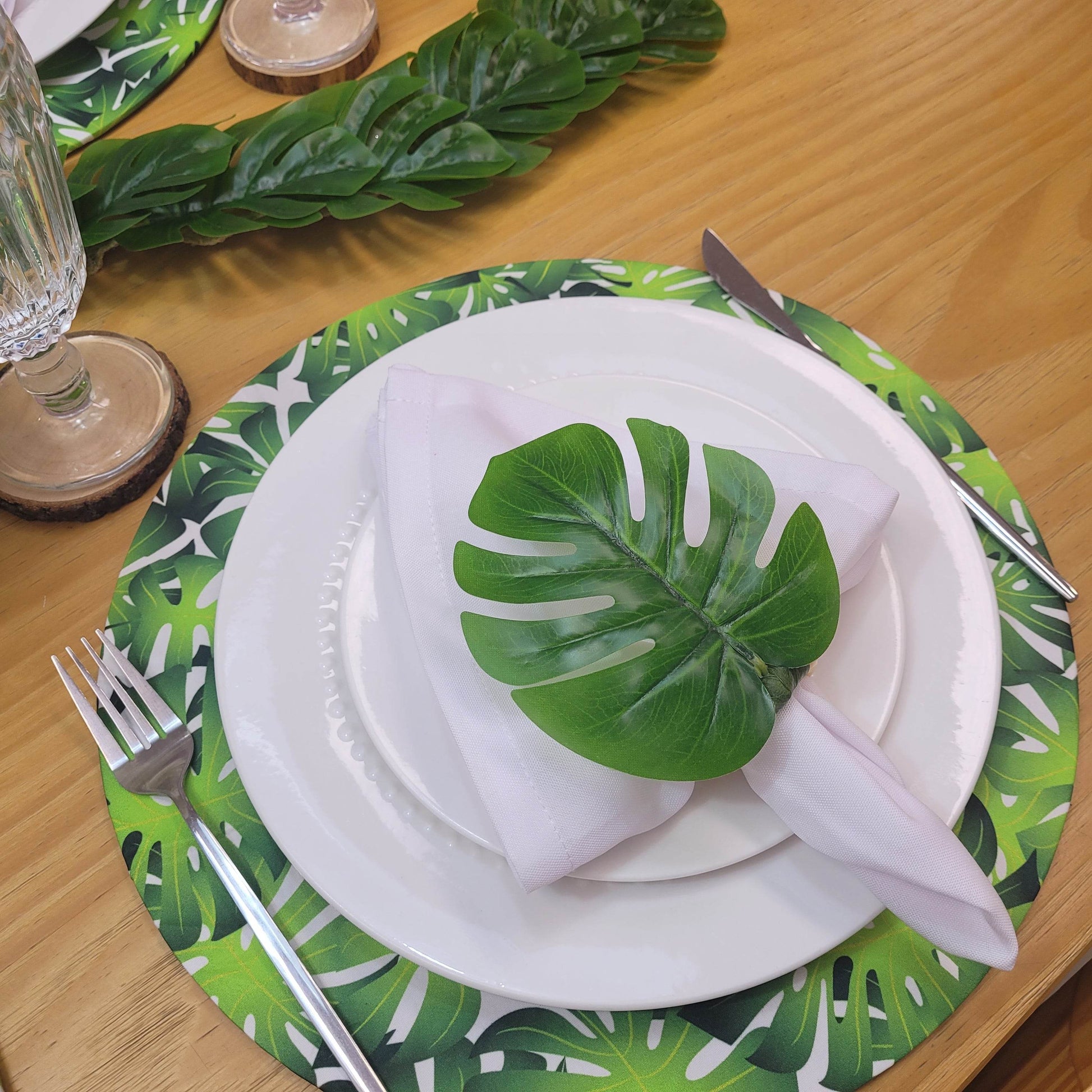 Maison Charlô | Wholesale Set 30 or 60 Green Monstera Leaf Napkin Rings Ecofriendly Pack - Loft&Timber