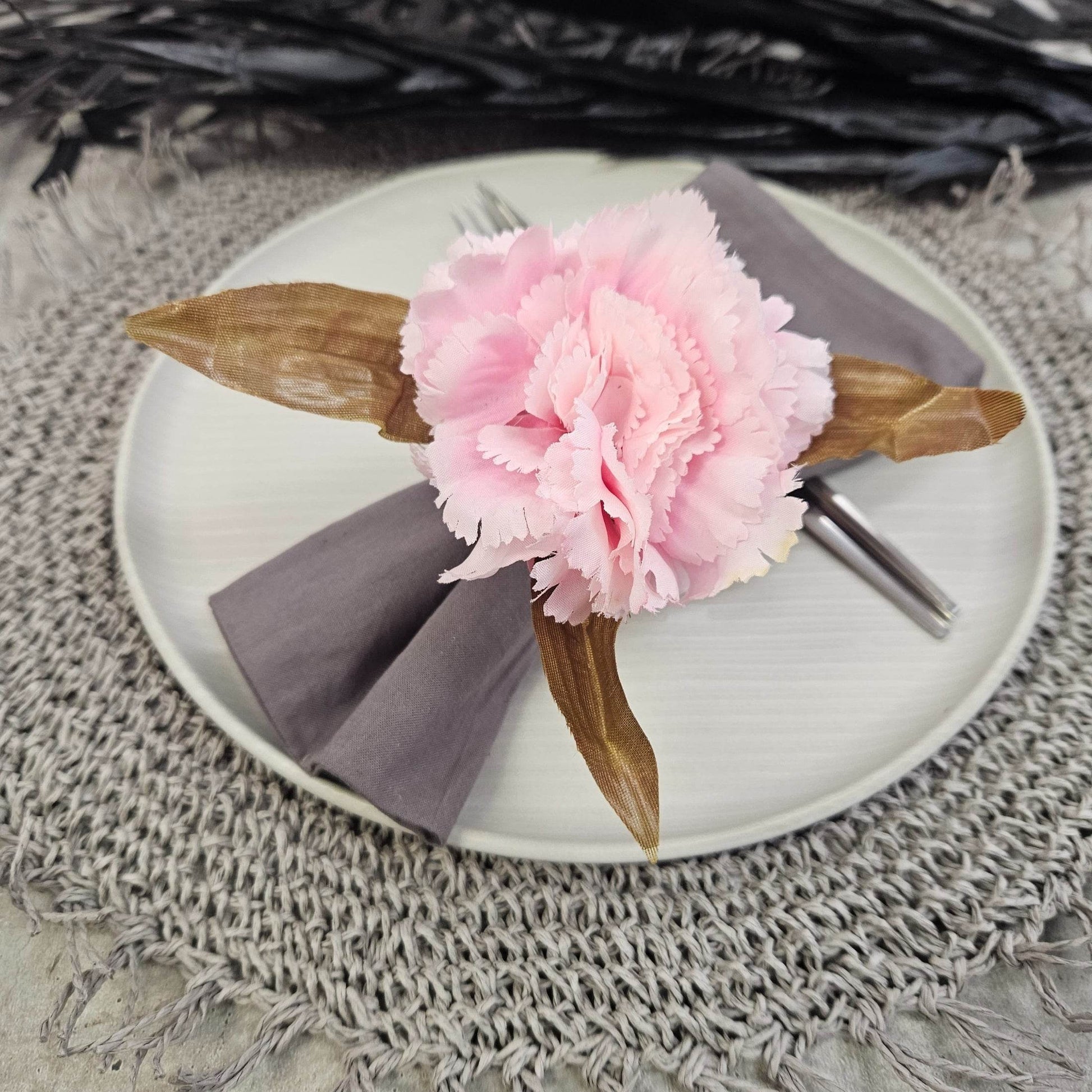 Maison Charlô | Set of 4 Rose Carnation Flower Napkin Rings for events, wedding, party, birthday - Loft&Timber