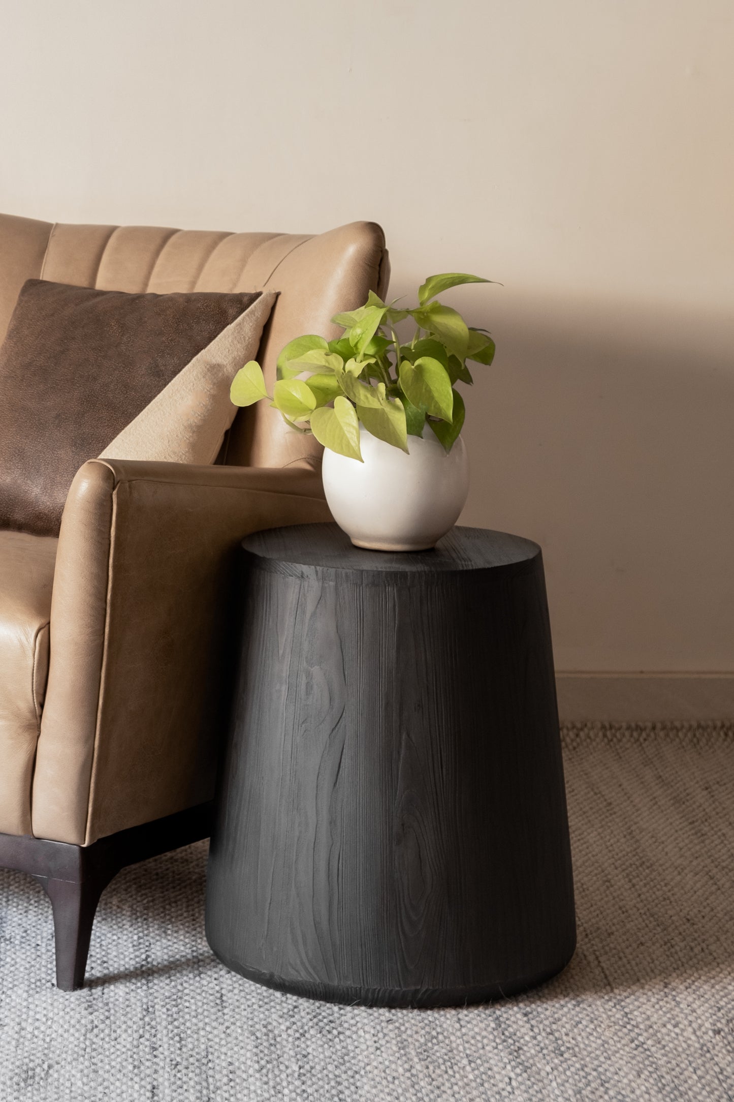 18" Ebony Solid Wood Round End Table - Loft&Timber