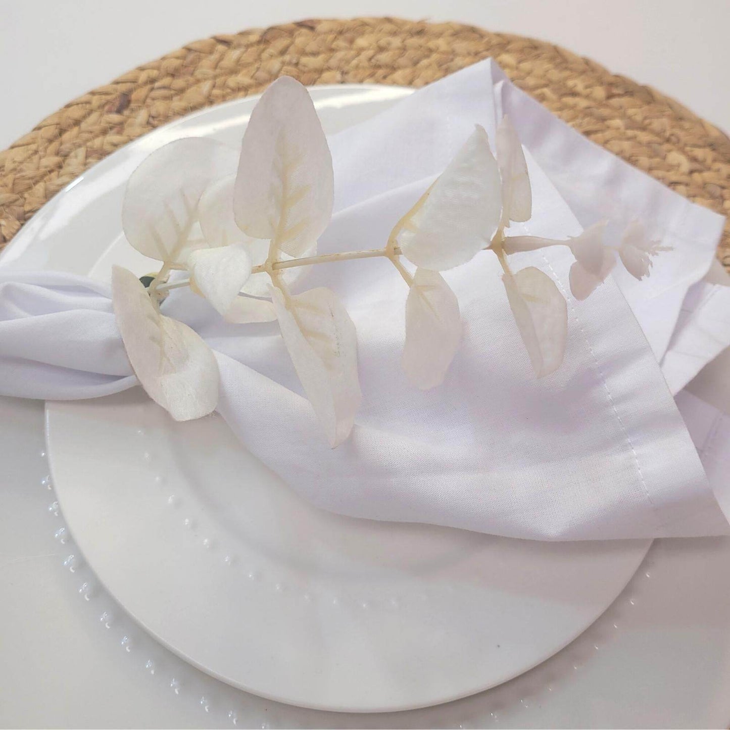 Set of 4 White Leaf Eucalyptus Napkin RingsRustic Napkin Ring, Minimalist Tabledecor, Oriental Tabledeco - Loft&Timber