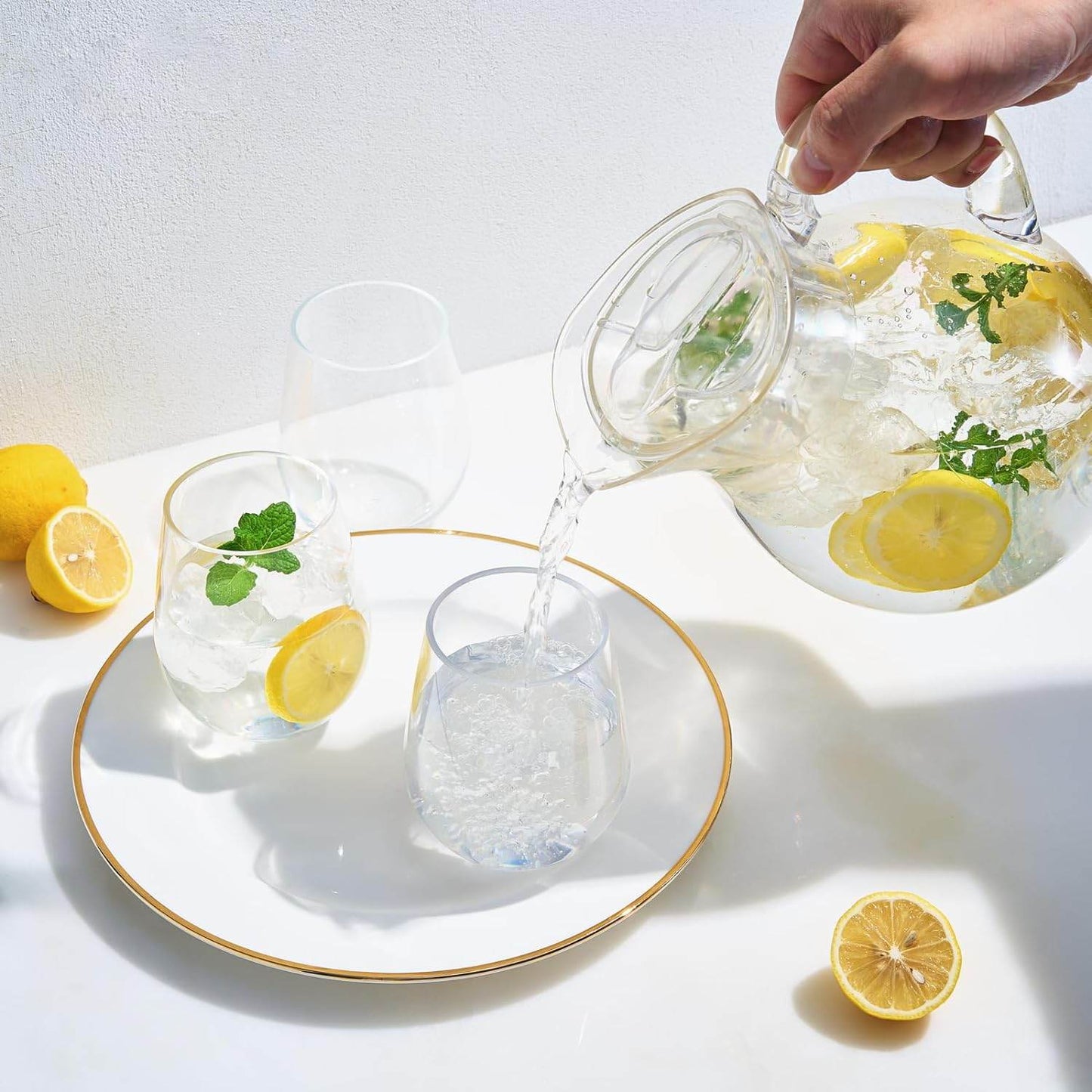 Unbreakable Acrylic Beverage Pitcher with Lid (72 oz) - Loft&Timber
