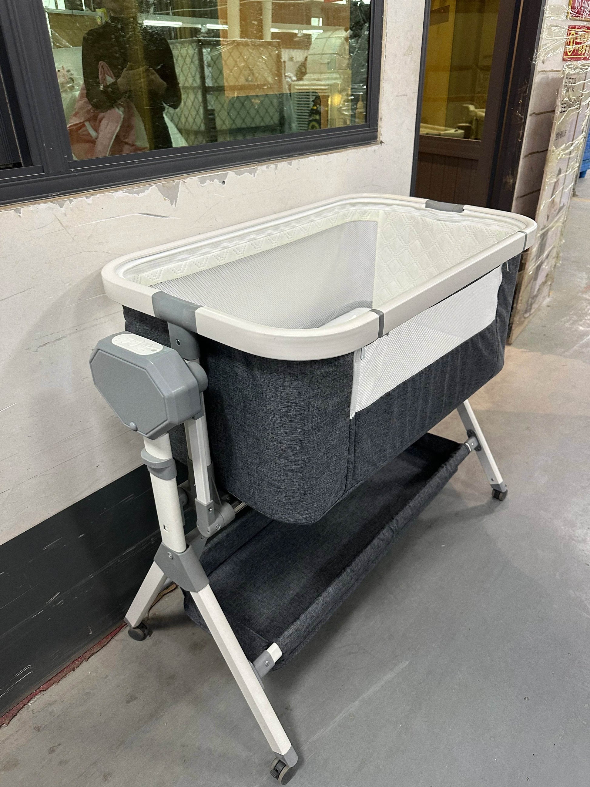 Electric Rocking Bassinet - Loft&Timber