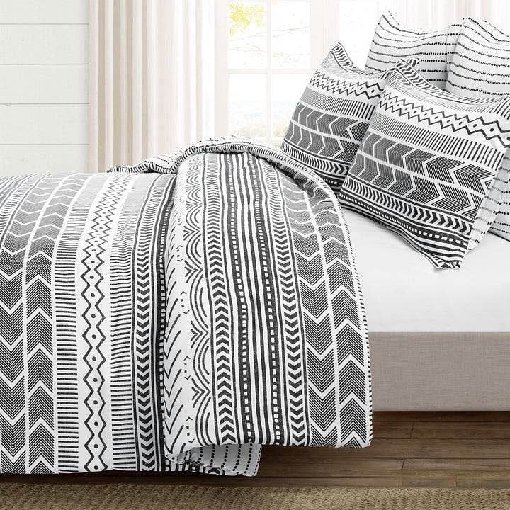 Full/Queen Scandinavian Chevron 5 Piece Black White Lightweight Comforter Set - Loft&Timber