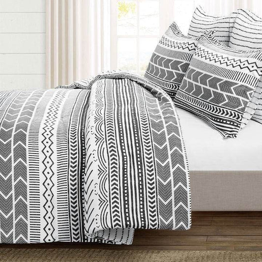 Full/Queen Scandinavian Chevron 5 Piece Black White Lightweight Comforter Set - Loft&Timber