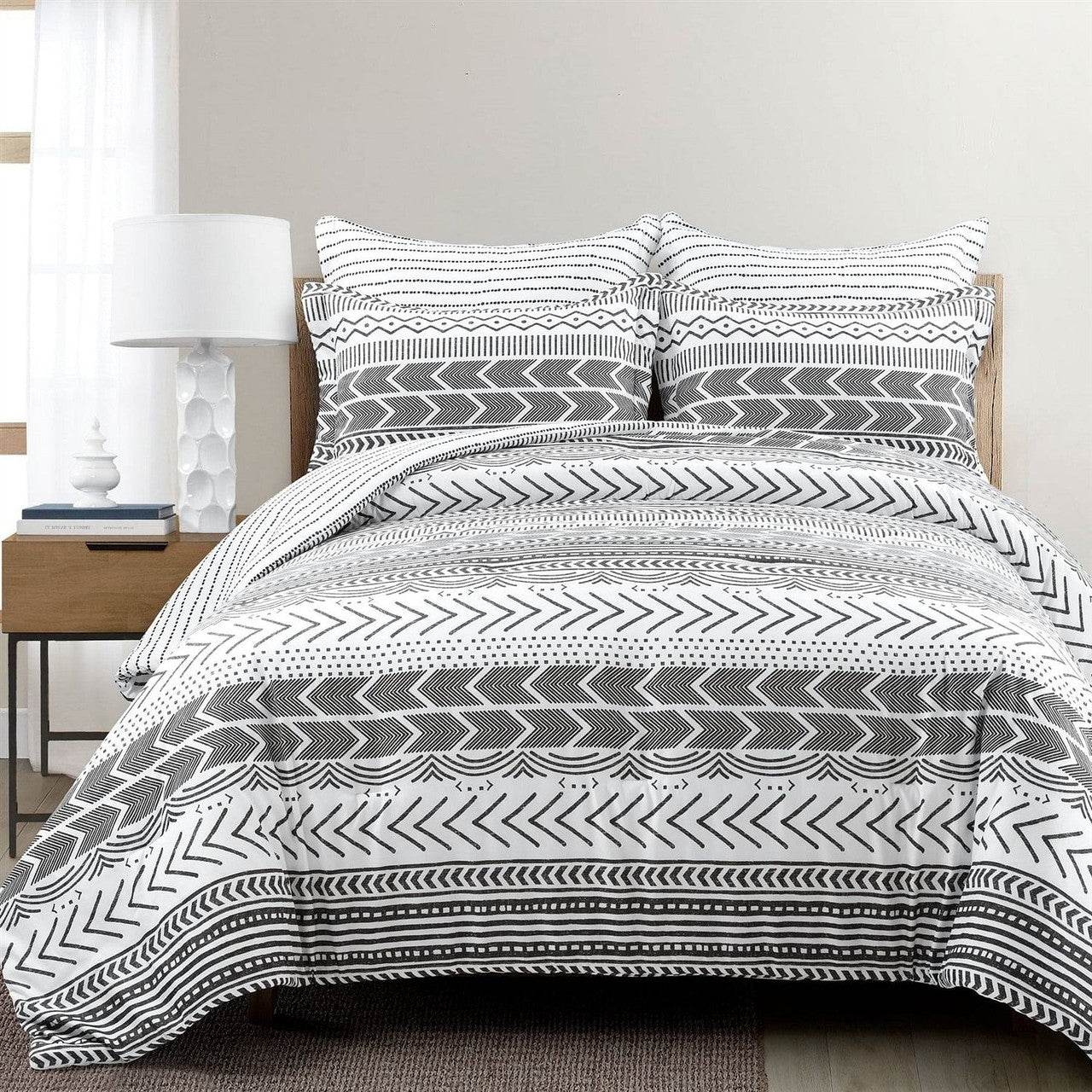 Full/Queen Scandinavian Chevron 5 Piece Black White Lightweight Comforter Set - Loft&Timber