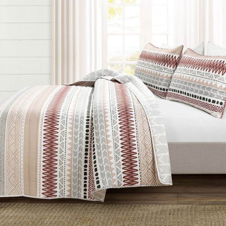 Full/Queen Lightweight Rustic Red Chevron Stripe Reversible 3 Piece Quilt Set - Loft&Timber
