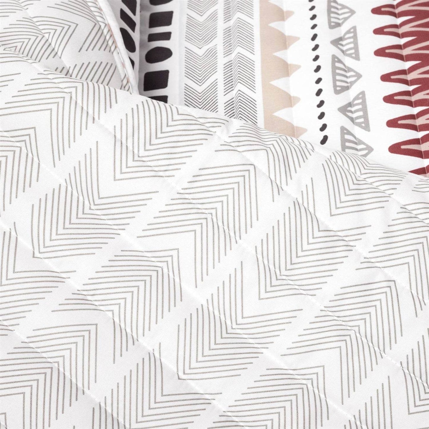 Full/Queen Lightweight Rustic Red Chevron Stripe Reversible 3 Piece Quilt Set - Loft&Timber