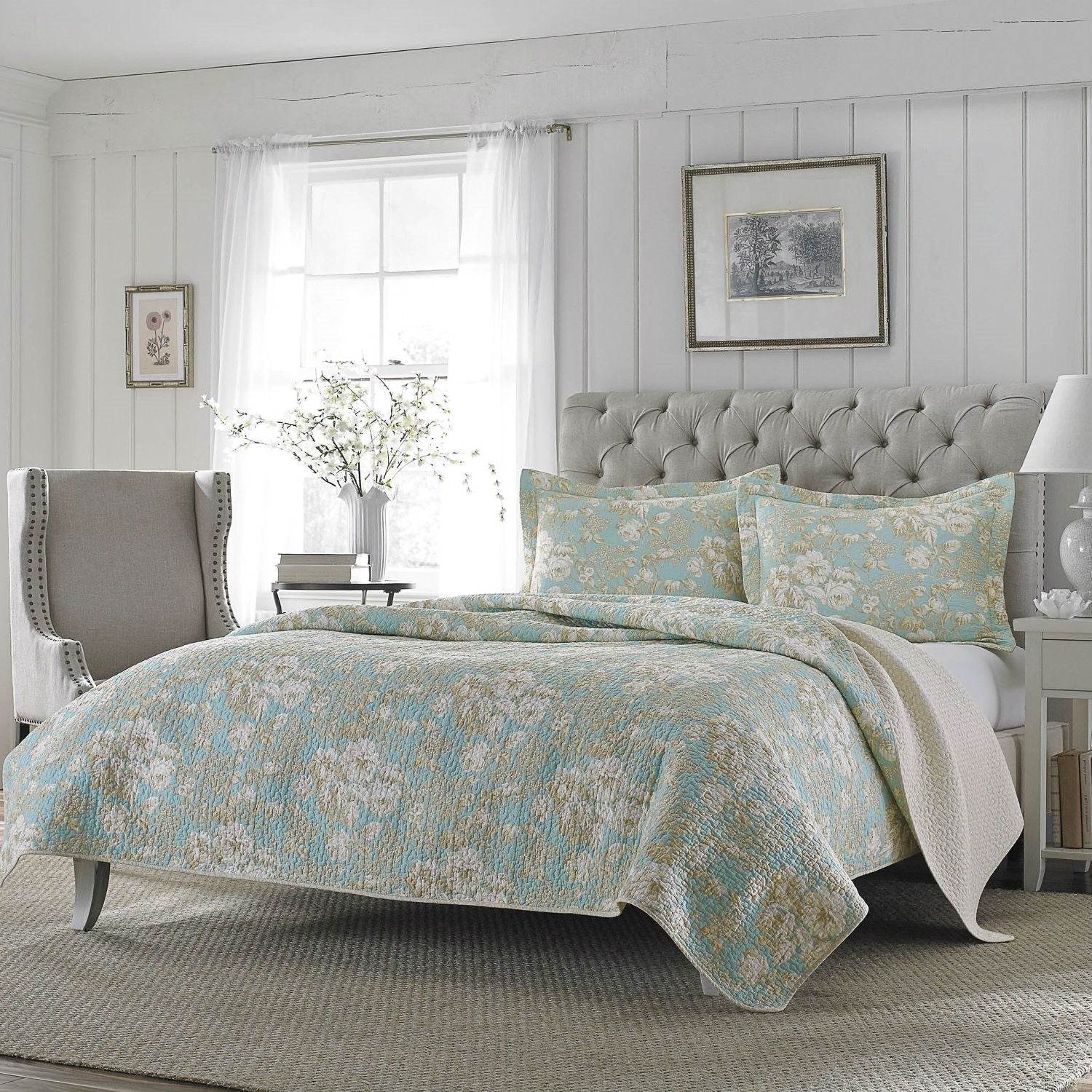 King size 3-Piece Reversible Cotton Quilt Set with Seafoam Blue Beige Floral Pattern - Loft&Timber