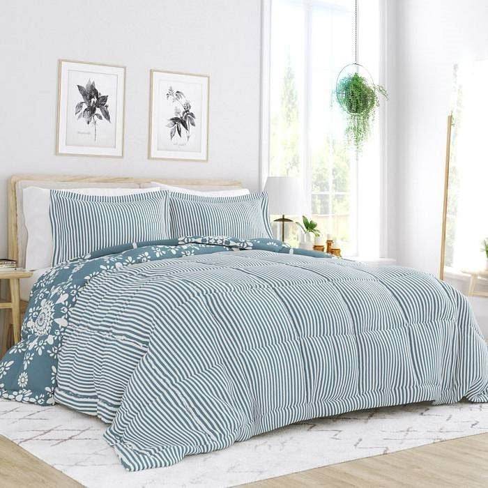 King size 3-Piece Blue and White Reversible Floral Striped Comforter Set - Loft&Timber
