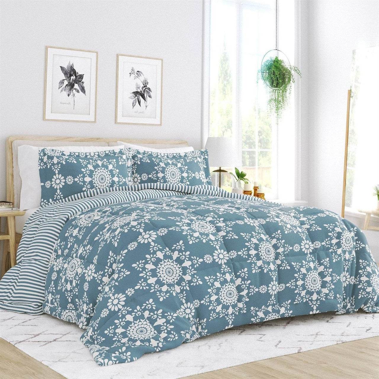 King size 3-Piece Blue and White Reversible Floral Striped Comforter Set - Loft&Timber