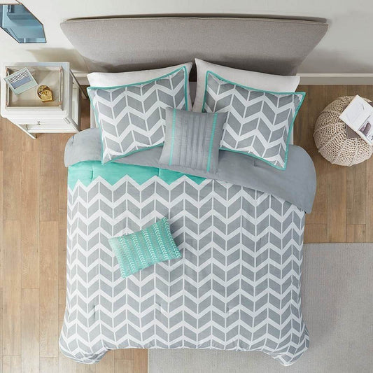 Full/Queen Reversible Comforter Set with Grey White Aqua Teal Chevron Pattern - Loft&Timber