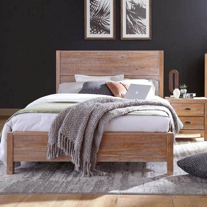 FarmHome Rustic Solid Pine Platform Bed in Queen Size - Loft&Timber