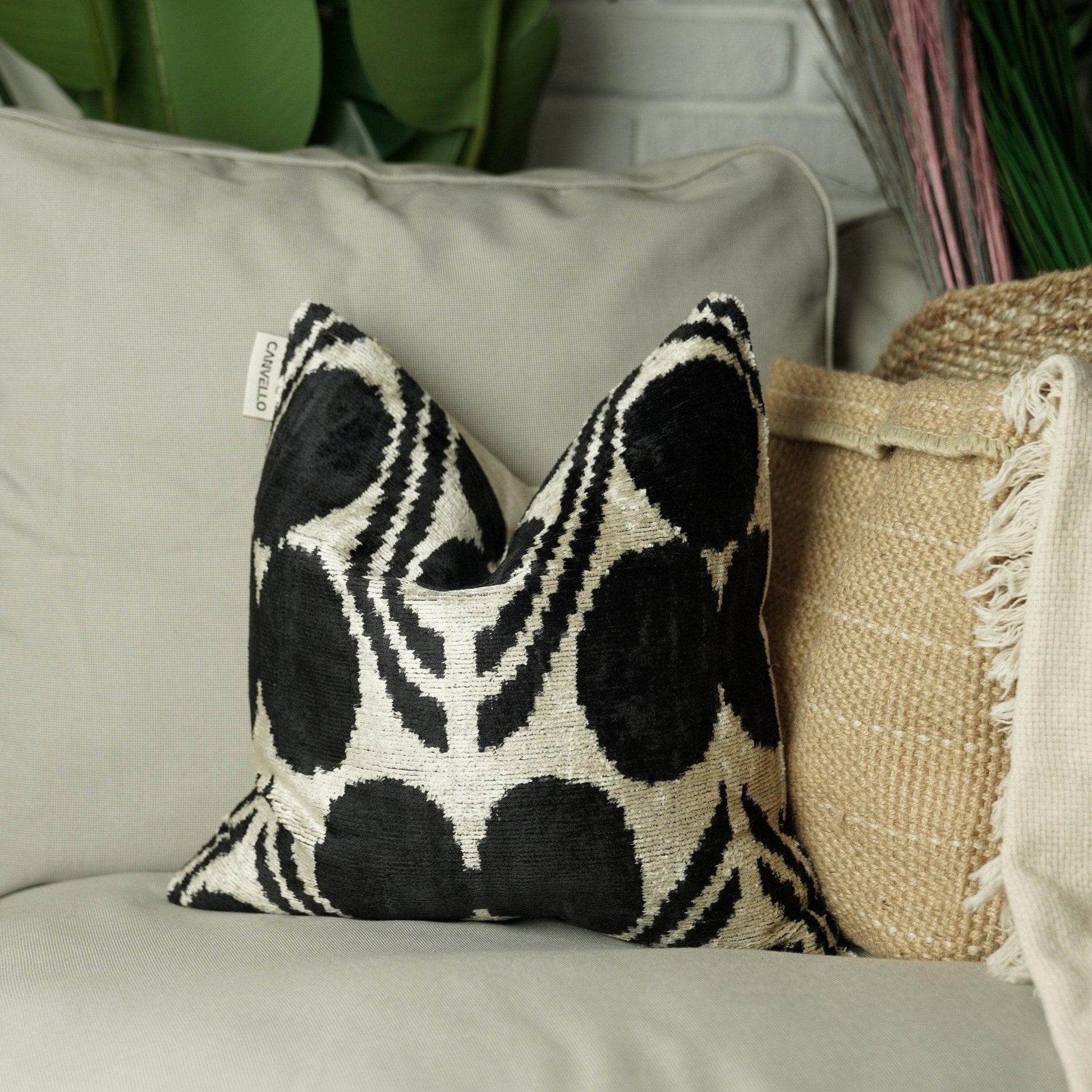 Canvello Decorative Black And White Throw Pillow - Loft&Timber