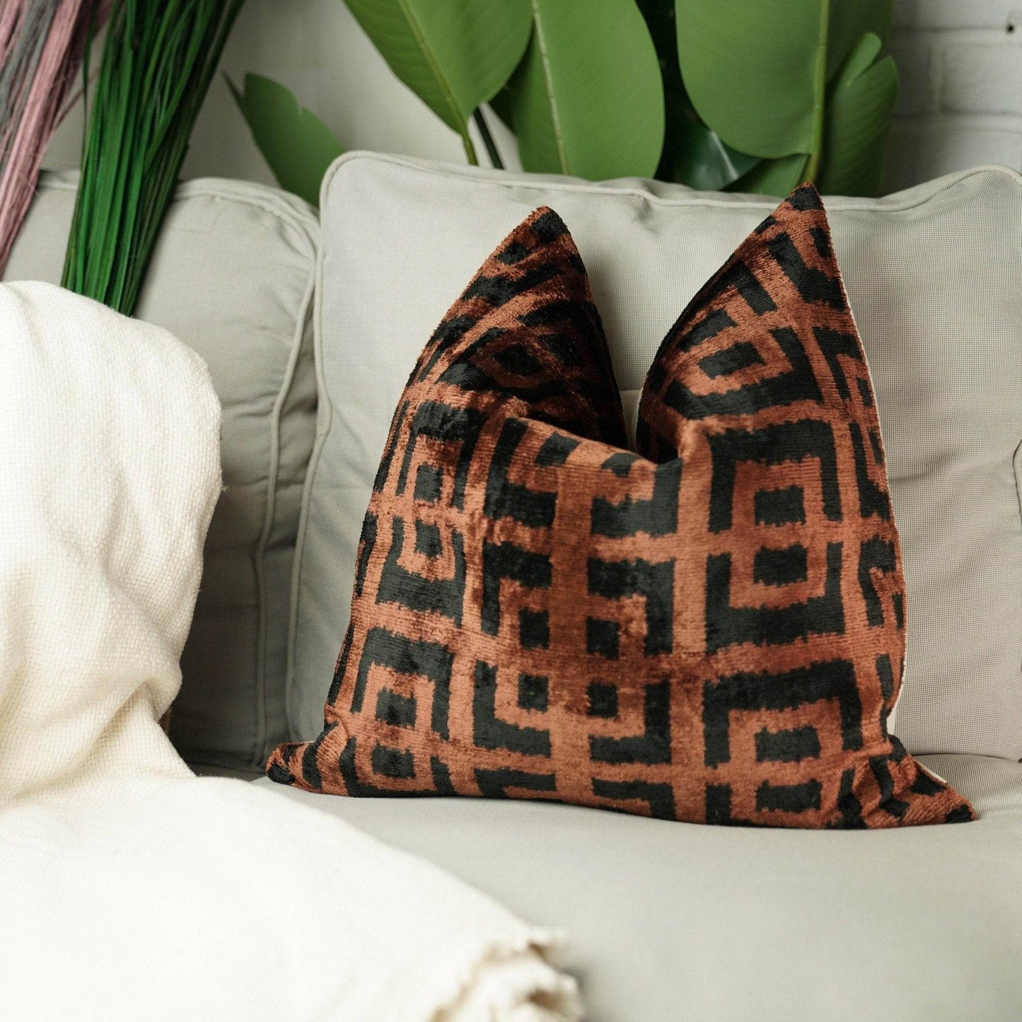 Canvello Silk Velvet Black Decorative Pillows - 20 x 20 in (50 x 50 cm) - Loft&Timber