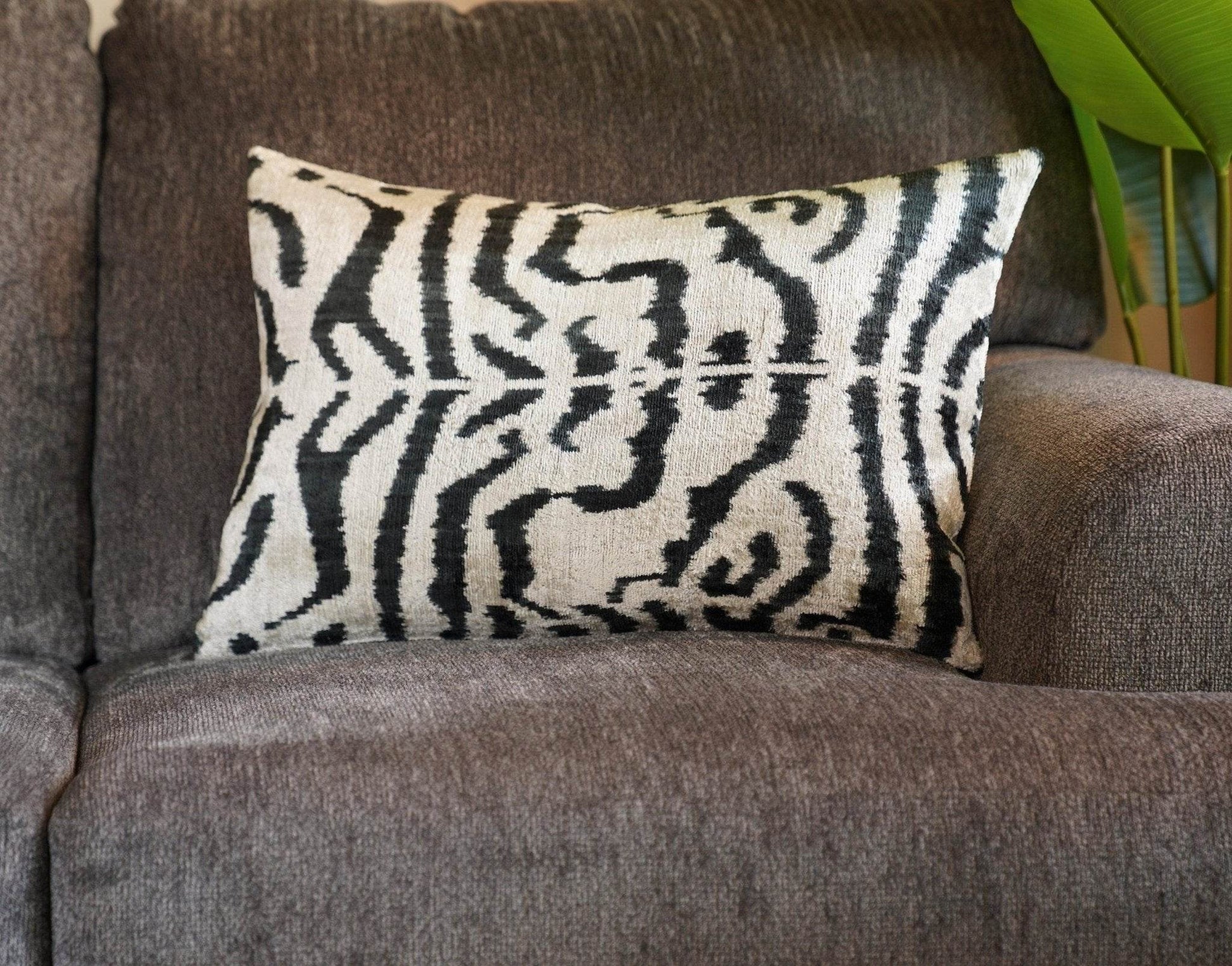 Canvello Tiger-Print Decorative Throw Pillows Sets | 16x24 in | Set of 3 - Loft&Timber