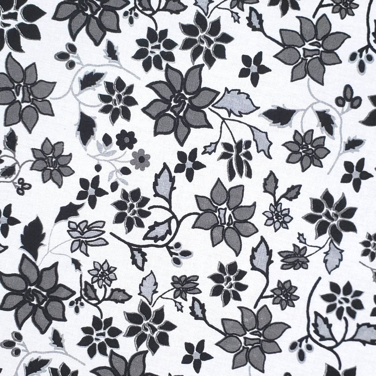 Charlo's Set of 4 Round Placemats Covers 14 Dia inch Floral Black - Loft&Timber