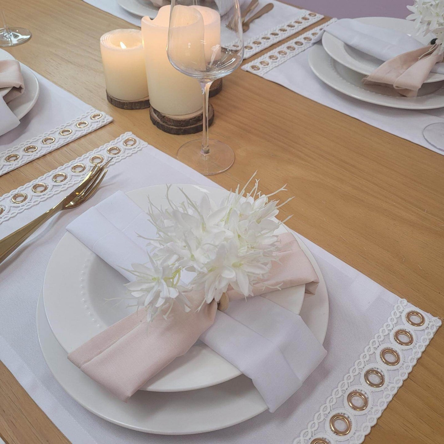 Set of 4 White Mini Lilies Flower Napkin Rings for party, wedding, birthday, celebration - Loft&Timber