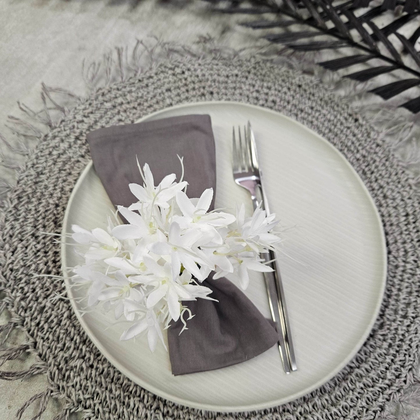 Set of 4 White Mini Lilies Flower Napkin Rings for party, wedding, birthday, celebration - Loft&Timber