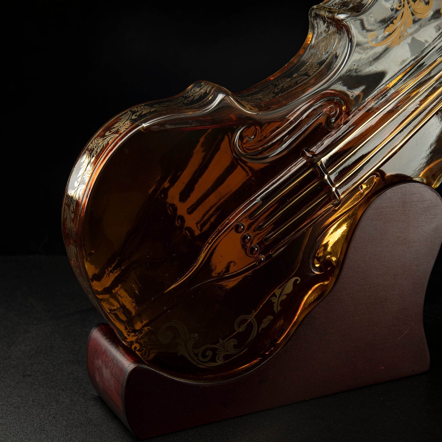 Glass Violin Decanter, Mahogany Base - The Wine Savant 1000 ML Glass Decanter For Whiskey, Scotch, Spirits, Wine Or Vodka For Music Lovers - Loft&Timber