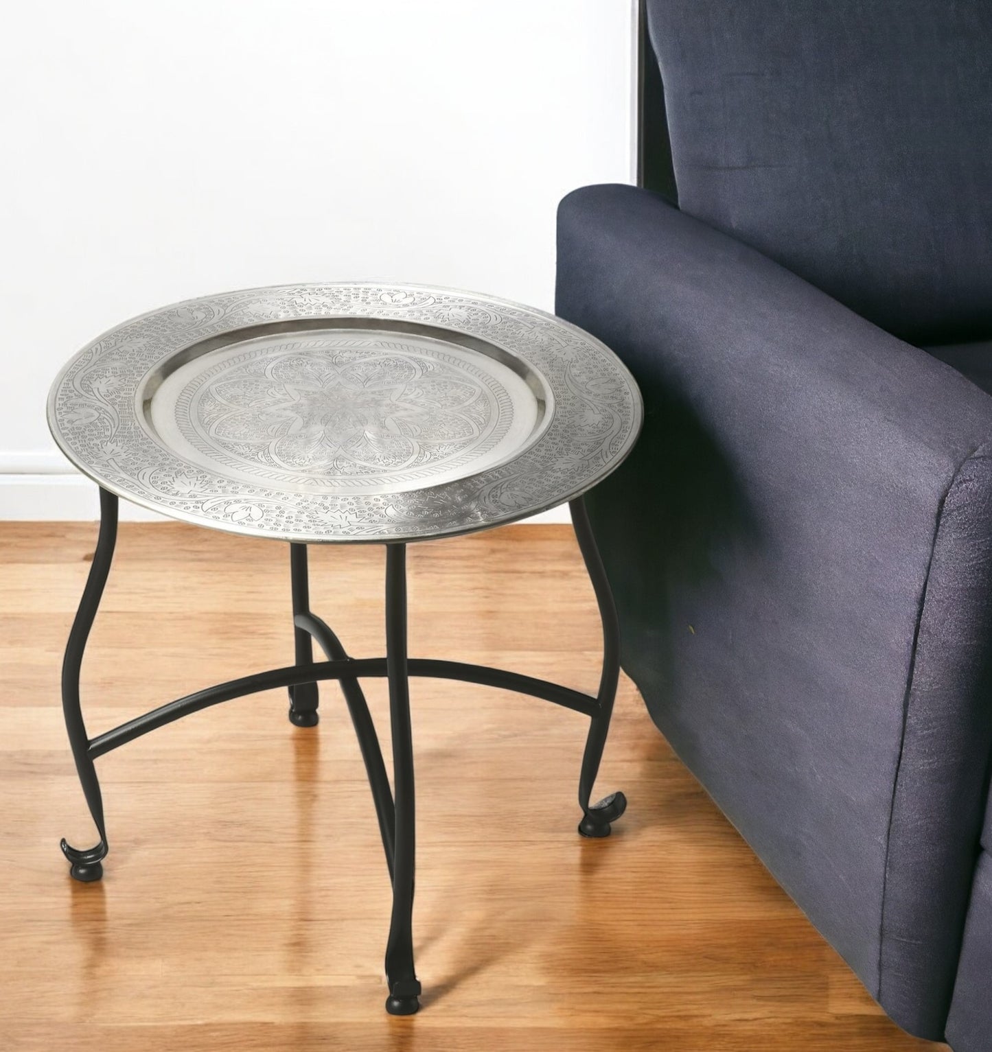 14" Black And Silver Aluminum Round End Table - Loft&Timber