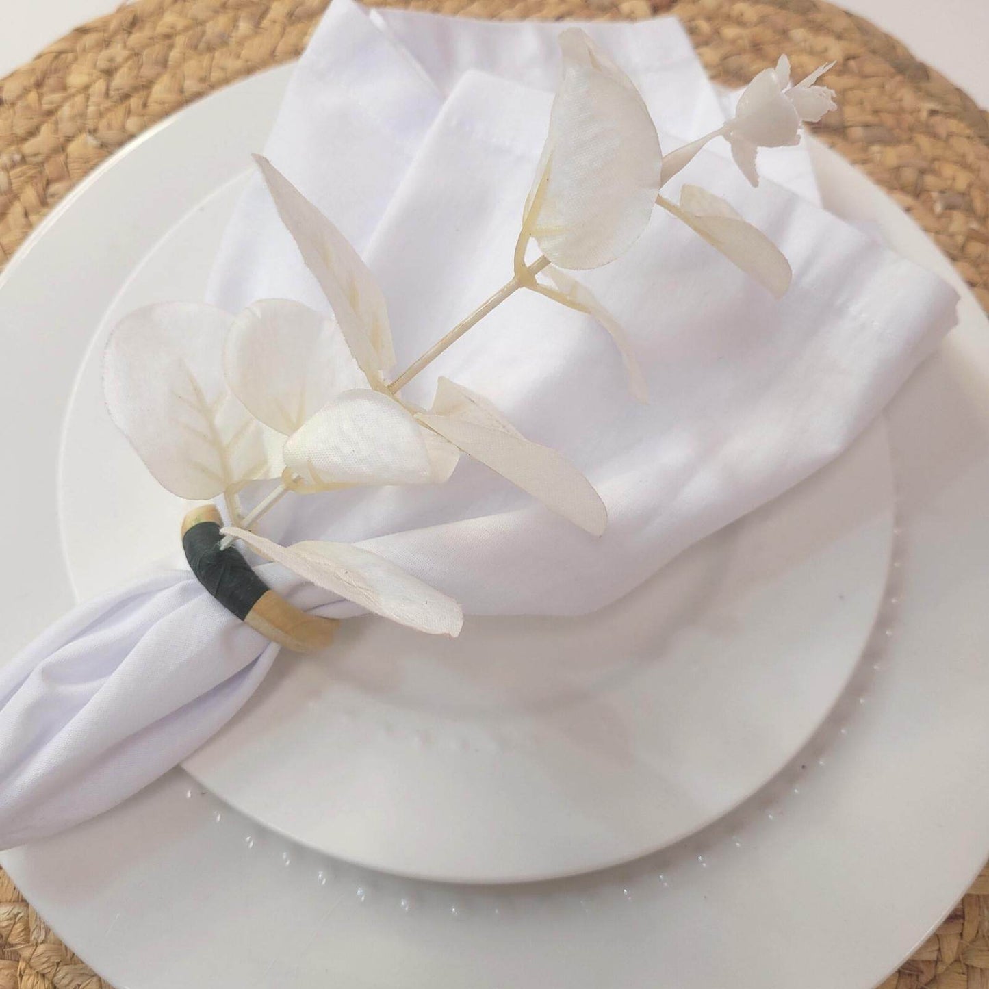 Set of 4 White Leaf Eucalyptus Napkin RingsRustic Napkin Ring, Minimalist Tabledecor, Oriental Tabledeco - Loft&Timber