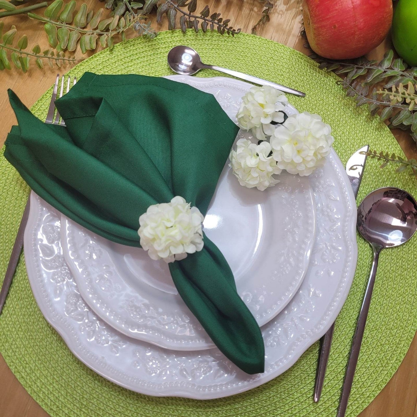 Charlo's Set of 4 Off White Flower Chrysanthemum Charm Napkin Rings for dining table decor - Loft&Timber