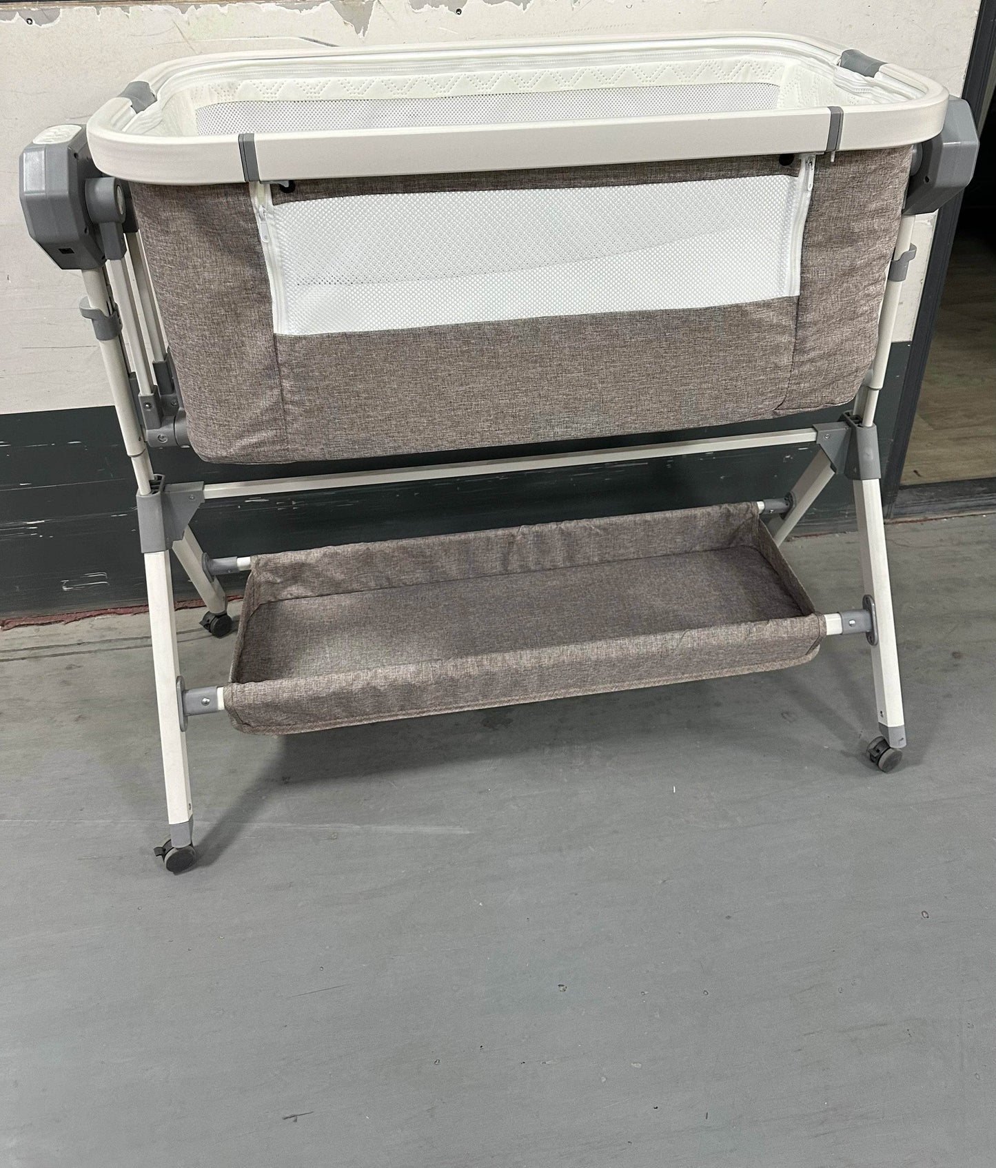 Electric Rocking Bassinet - Loft&Timber