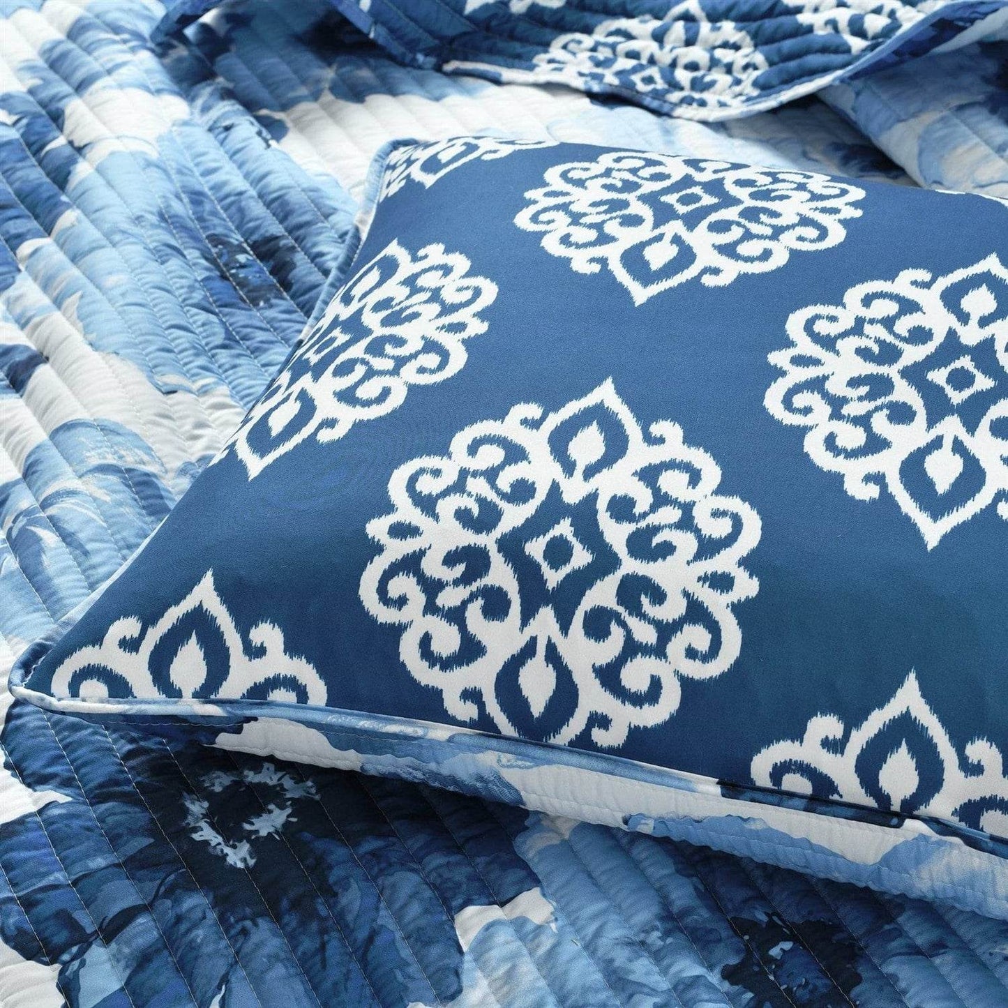 King size Blue Flowers Lightweight Polyester Microfiber Quilt Set - Loft&Timber