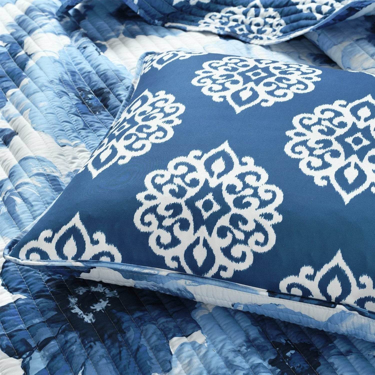 King size Blue Flowers Lightweight Polyester Microfiber Quilt Set - Loft&Timber