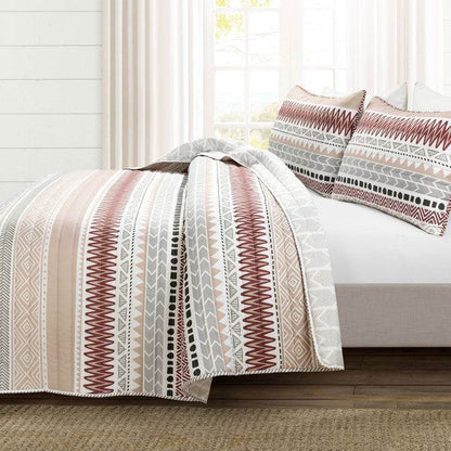 Full/Queen Lightweight Rustic Red Chevron Stripe Reversible 3 Piece Quilt Set - Loft&Timber