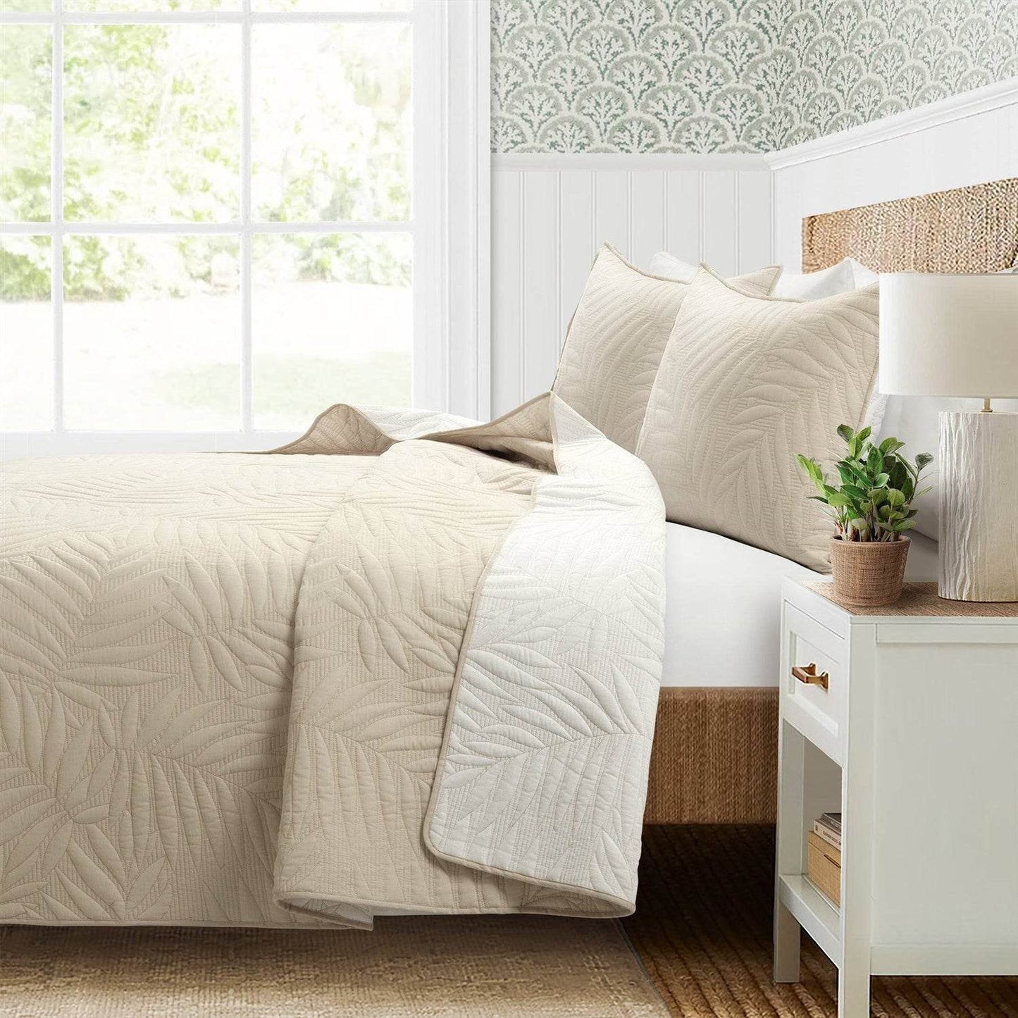 Full/Queen Lightweight Fern Leaf Reversible 3-PC White Beige Cotton Quilt Set - Loft&Timber