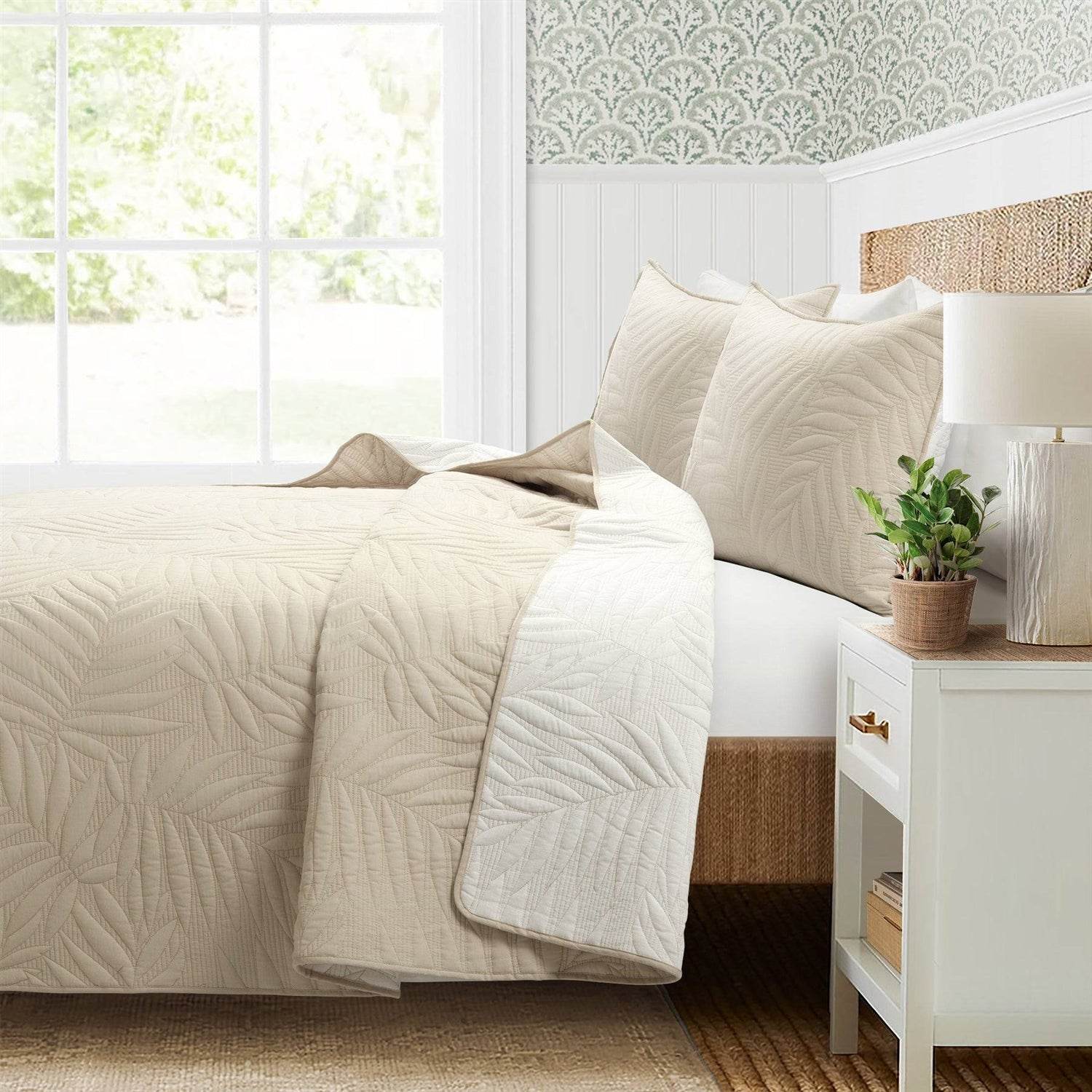 Full/Queen Lightweight Fern Leaf Reversible 3-PC White Beige Cotton Quilt Set - Loft&Timber