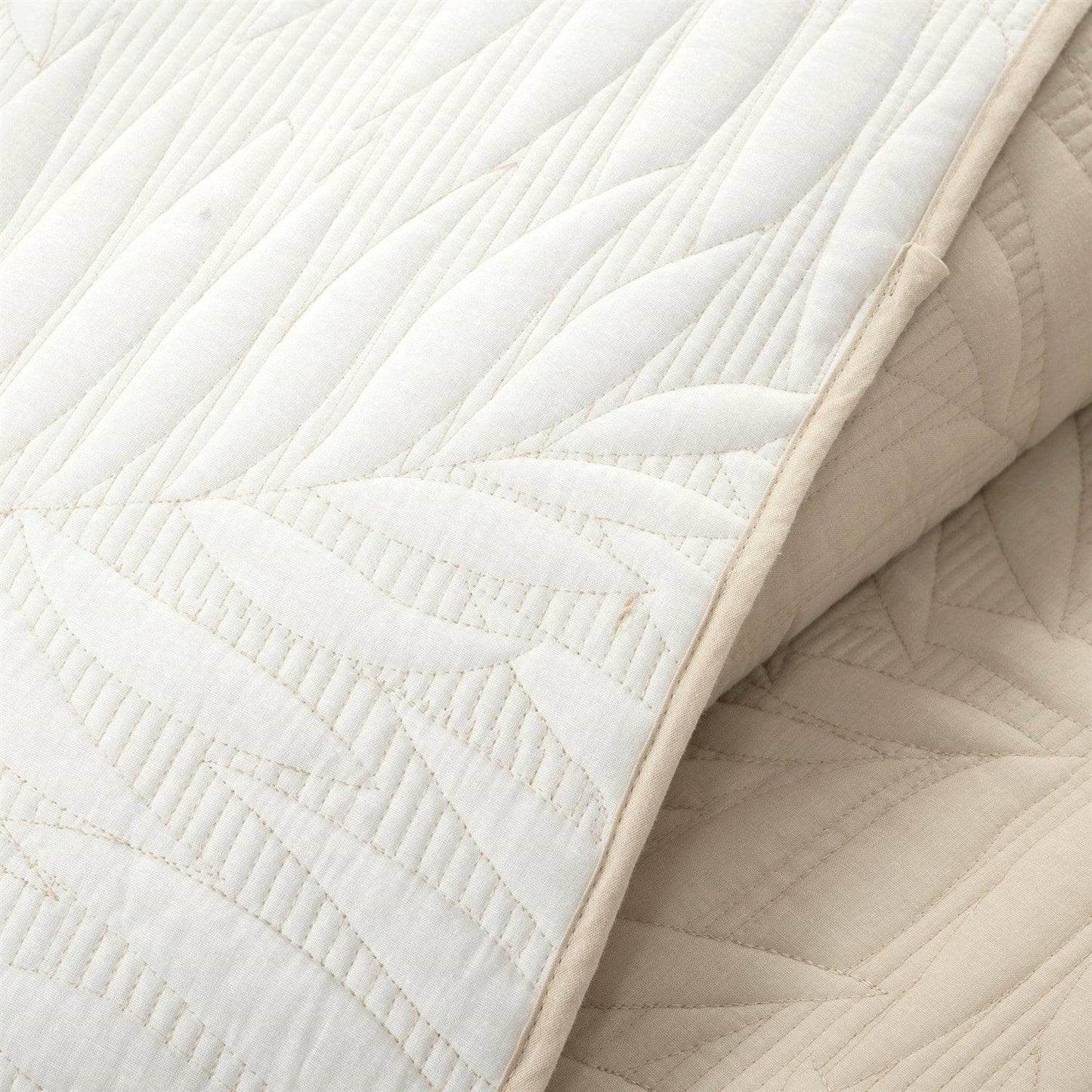 Full/Queen Lightweight Fern Leaf Reversible 3-PC White Beige Cotton Quilt Set - Loft&Timber