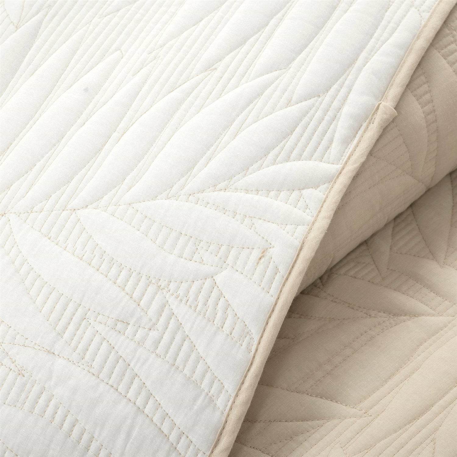 Full/Queen Lightweight Fern Leaf Reversible 3-PC White Beige Cotton Quilt Set - Loft&Timber