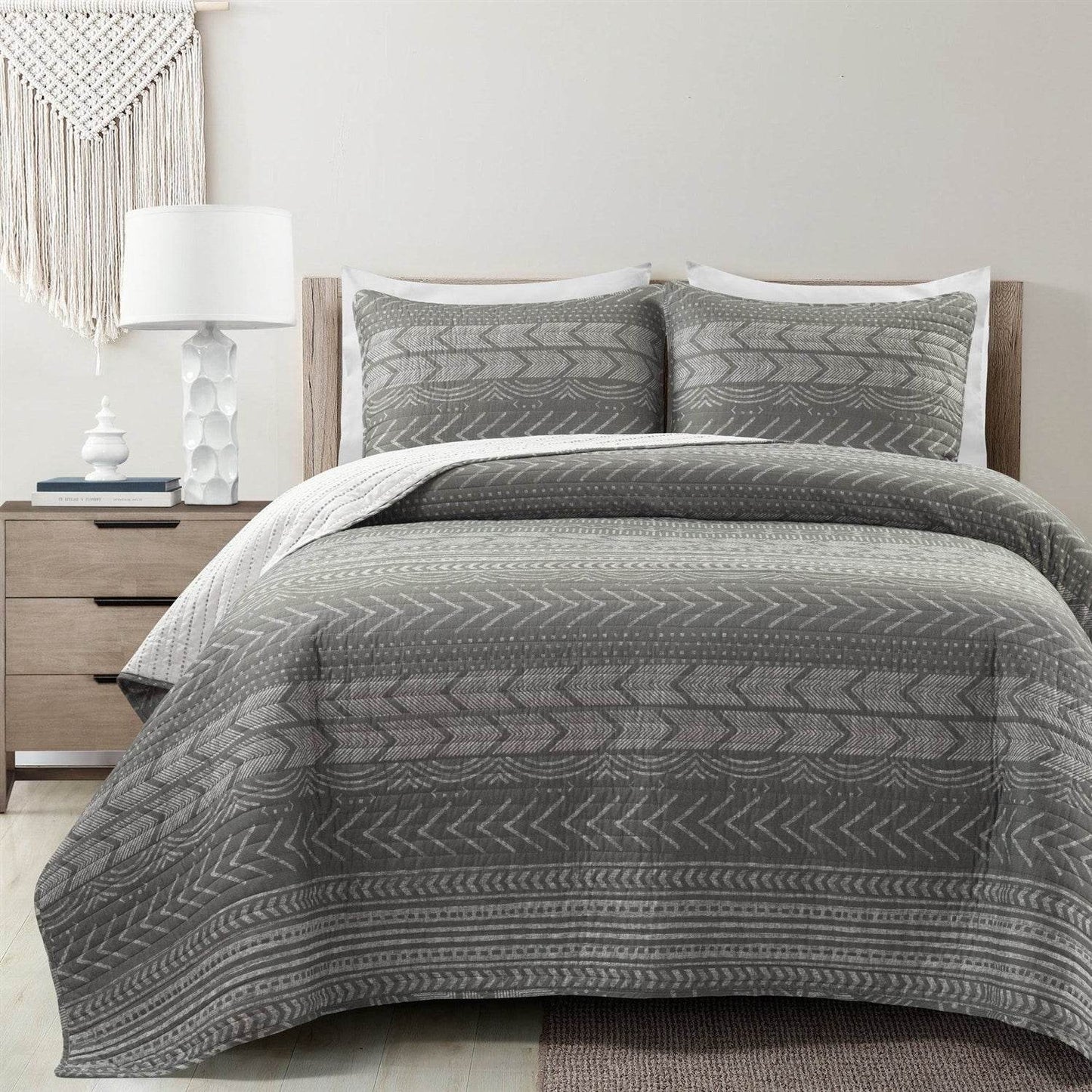 King Size Scandinavian Dark Grey Chevron Stripe Reversible Cotton Quilt Set - Loft&Timber