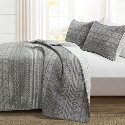 King Size Scandinavian Dark Grey Chevron Stripe Reversible Cotton Quilt Set - Loft&Timber