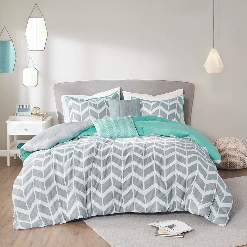 Full/Queen Reversible Comforter Set with Grey White Aqua Teal Chevron Pattern - Loft&Timber