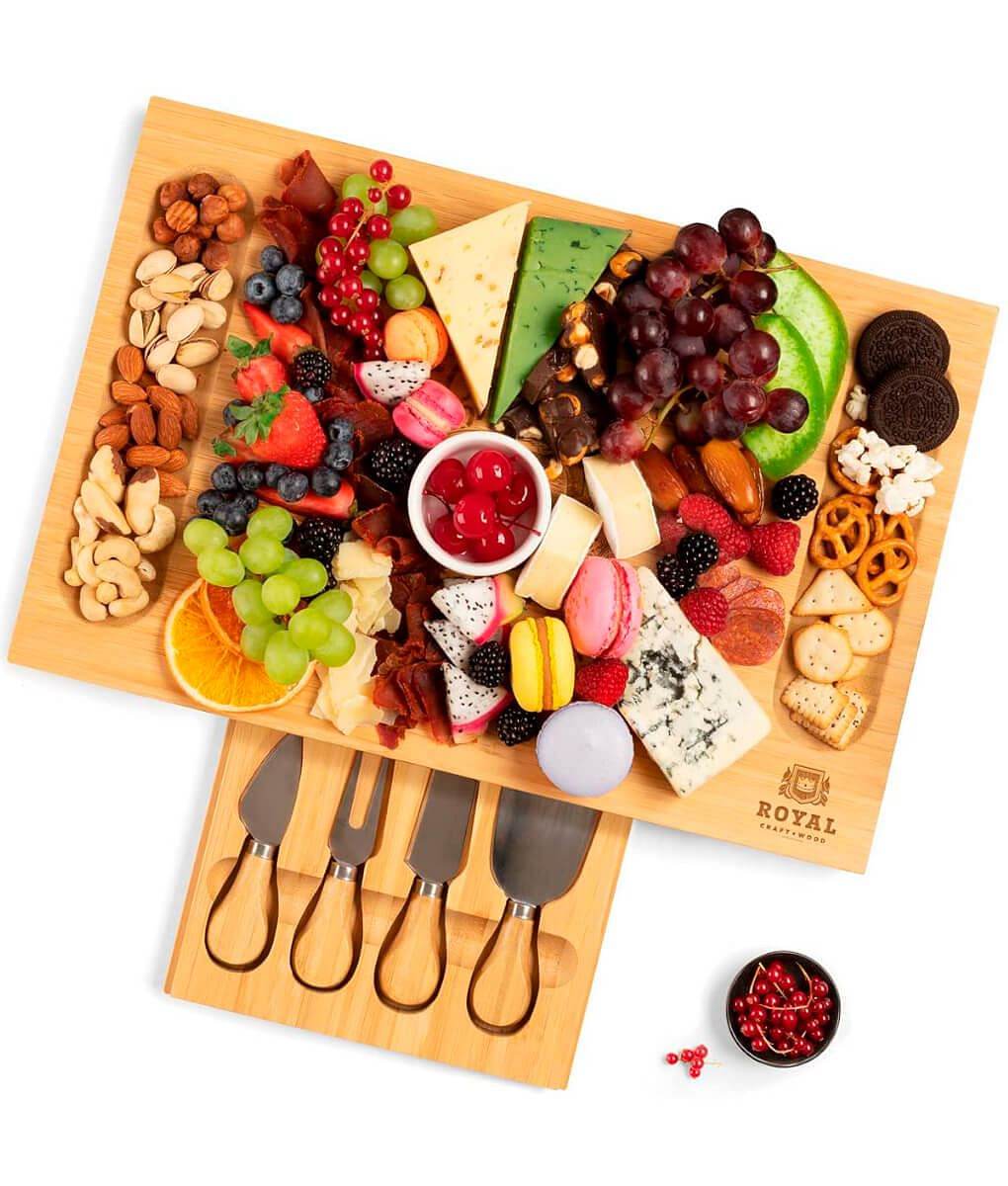 Cheese Board Set with Knives, 16.5“ x 11” - Loft&Timber